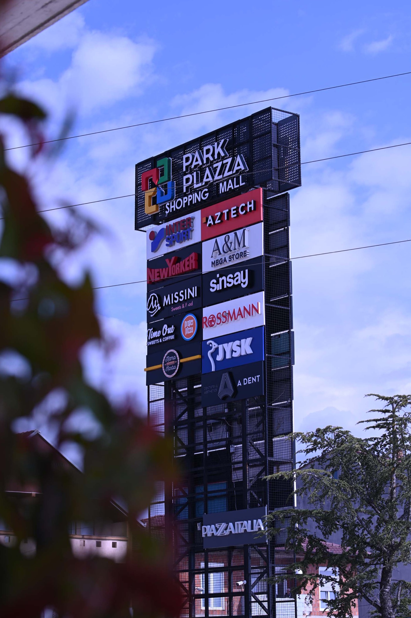 Tabela kryesore e Park Plazza Shopping Mall me logot e tenantëve